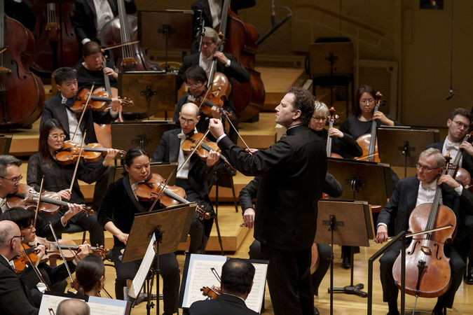 Nikolaj Szeps-Znaider leading the Chicago Symphony Orchestra