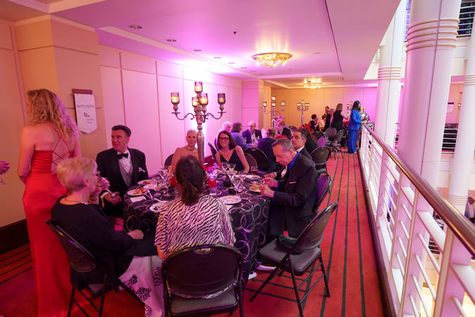 patrons dining