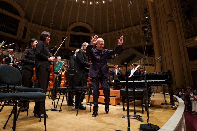 Hisaishi acknowledging audience