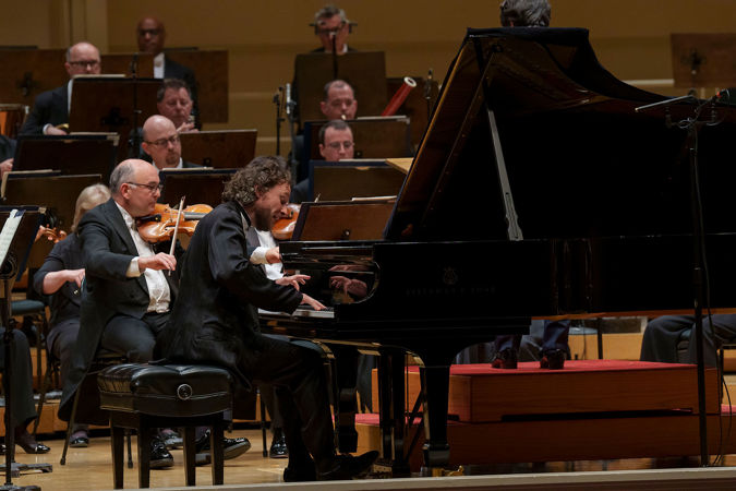 Helmchen playing piano
