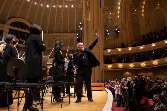 Duain Wolfe receives Theodore Thomas Medallion